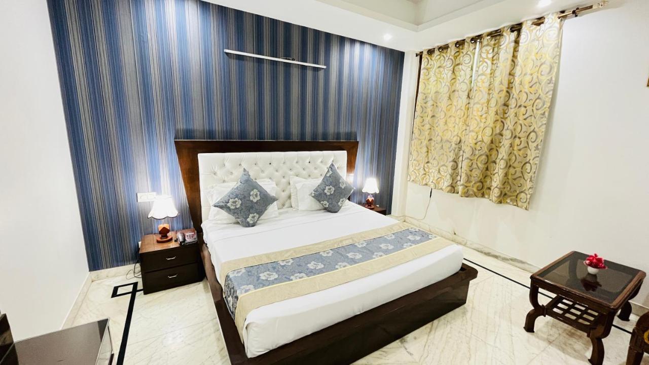 Hotel Starline Sector 28 Гургаон Экстерьер фото
