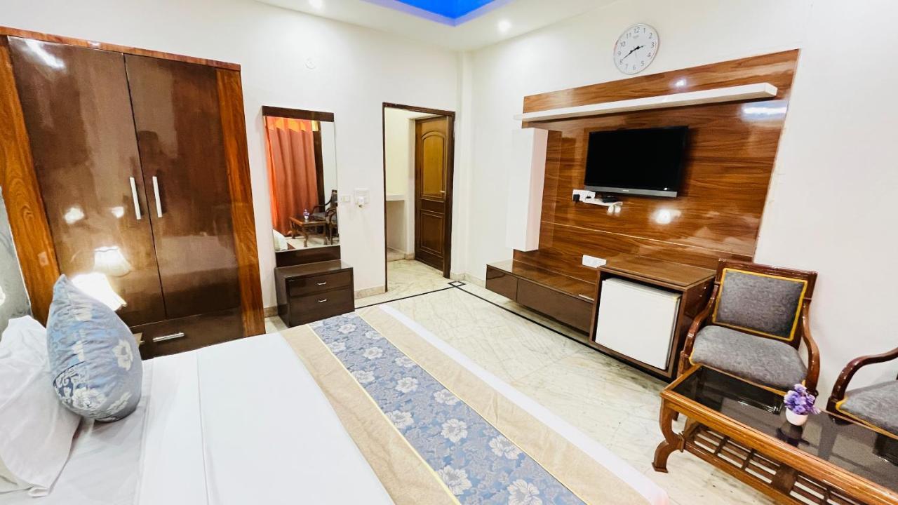 Hotel Starline Sector 28 Гургаон Экстерьер фото